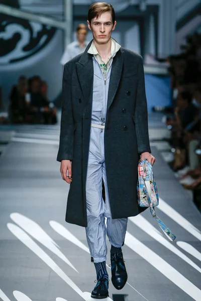 Look 10